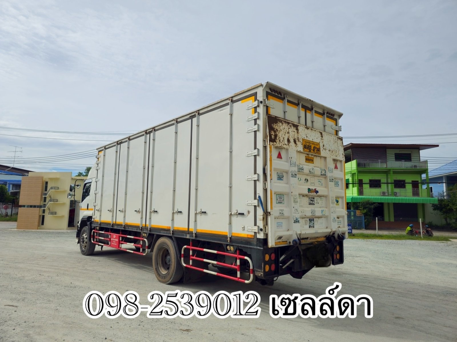 5104 หกล้อตู้สิบบาน
 ISUZU FTR 240 แรง  ปี 2564
ยาวนอก 7.7 สูงใน 2.5 กว้างใน 2.4
ตู้นิยมกว้างใน 2.4 ,มีลิฟท์ท้าย