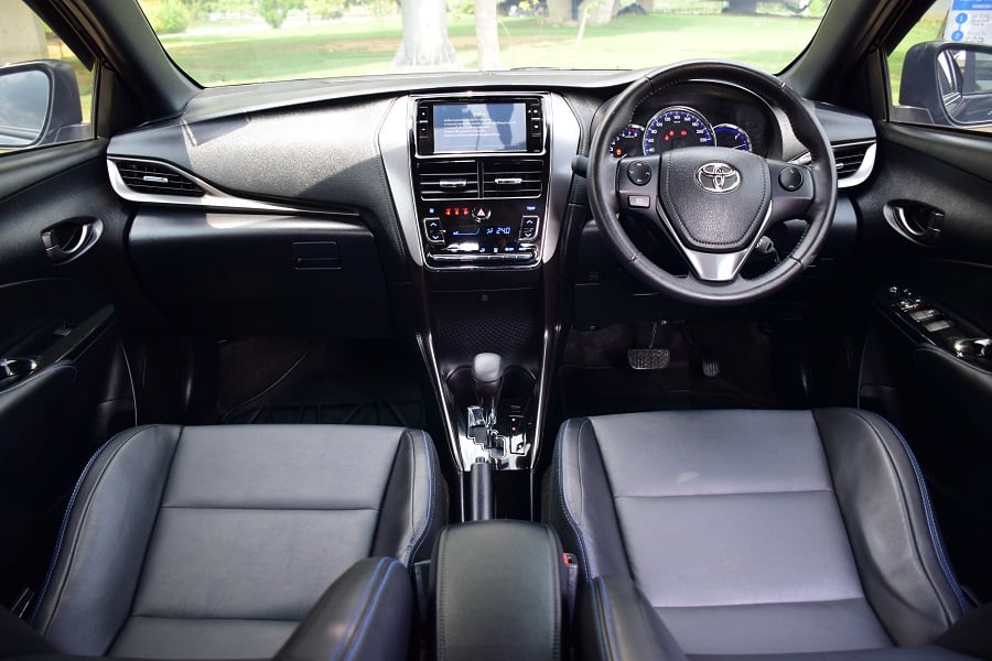 ฟรีดาวน์ TOYOTA YARIS 1.2 สปอรต์ปี2022 รถสวยมือเดียว เกียร์ออโต้ แอร์ดิจิต๊อล เบาะหนังแท้ พวงมาลัยมัลติ จอทัสกรีน CD MP3 ABS USB AIRBAG ชุดแต่งรอบคัน ขับดีมาก ประหยัดน้ำมัน ถุงลมนิรภัย 10 ใบ ล้อแม็กกล้องหลัง โทร 0957401229 ไอดีไลน์ UTBP