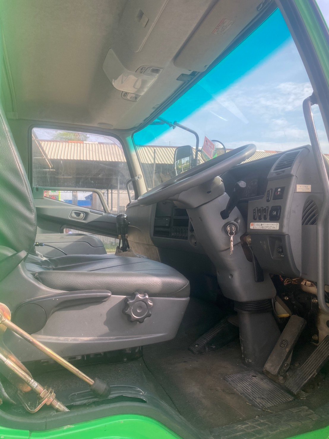 FUSO หัวลากสิบล้อ มิสซู ฟูโซ 260 แรง ปี 51 ปั้มสาย
หัวพร้อม หาง เซมิ ดั้มพ์ ส.ซุยชัย ยาว 8 เมตร
