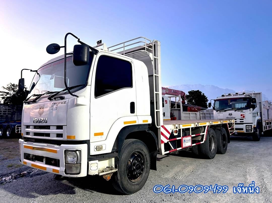 สิบล้อพื้นเรียบสองเพลา Isuzu Fvz 300 แรงม้า ปี 2557 (0978)