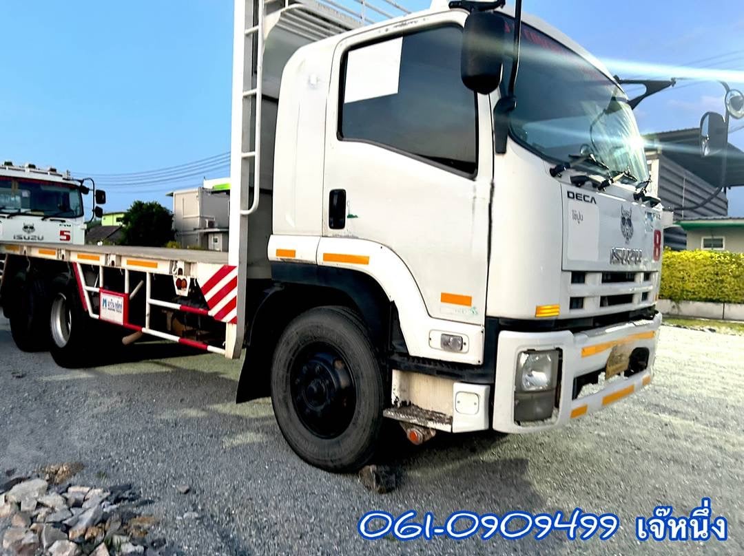 สิบล้อพื้นเรียบสองเพลา Isuzu Fvz 300 แรงม้า ปี 2557 (0978)