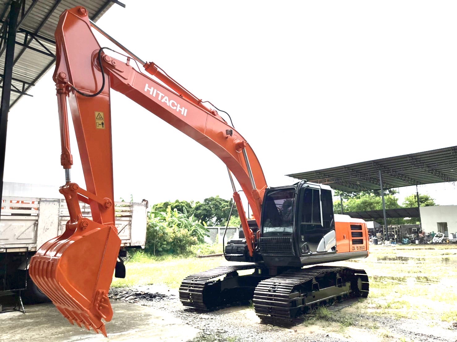 เดิม ๆ เจ้าของขับเอง 1,490,000 บาท HITACHI ZX200-5G เดิม ๆ เจ้าของขับเอง 1,490,000 บาท HITACHI ZX200-5G