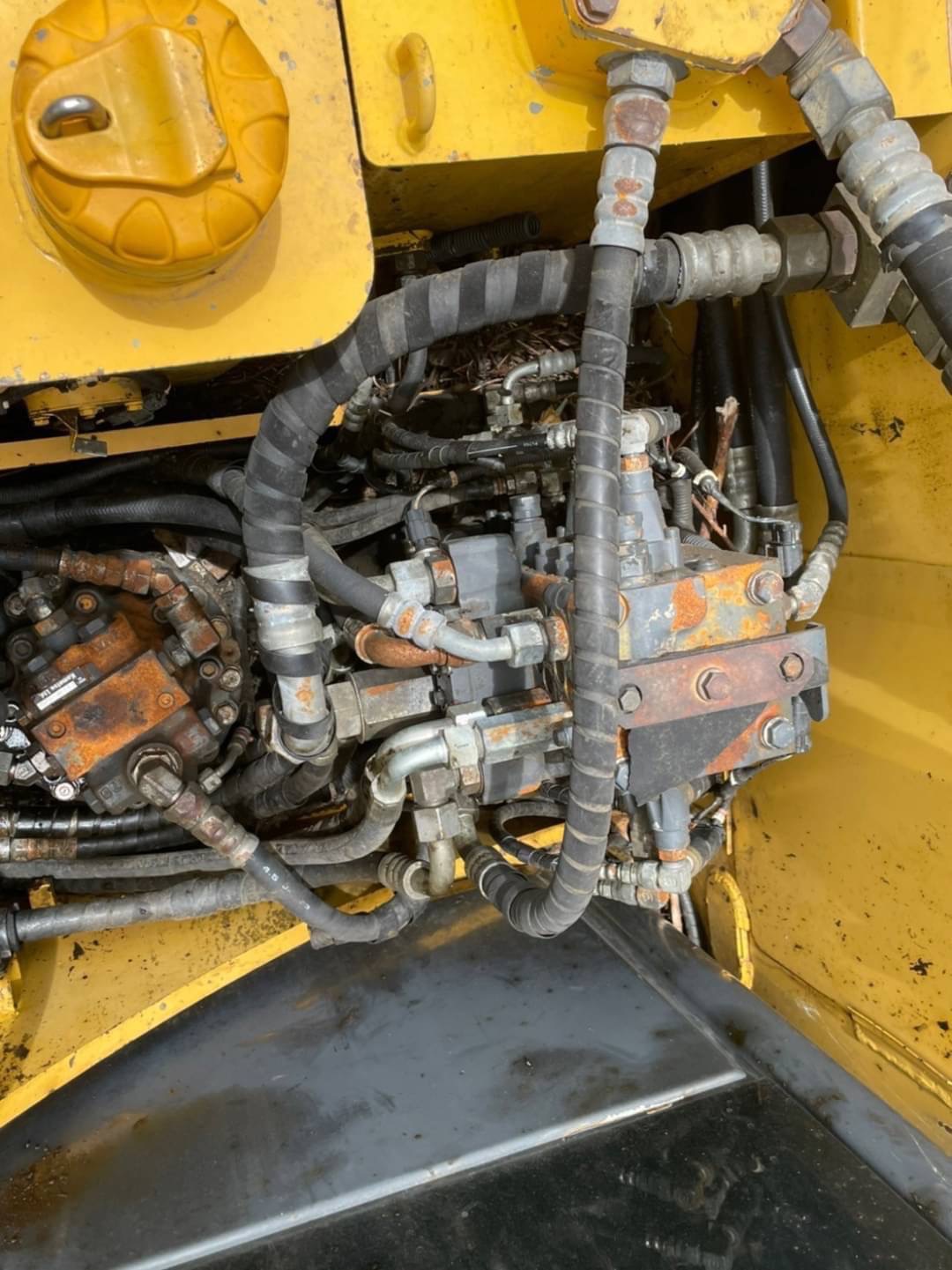 แบคโฮนำเข้ามา ยังไม่เคยใช้งานในไทย 635,000 บาท KOMATSU