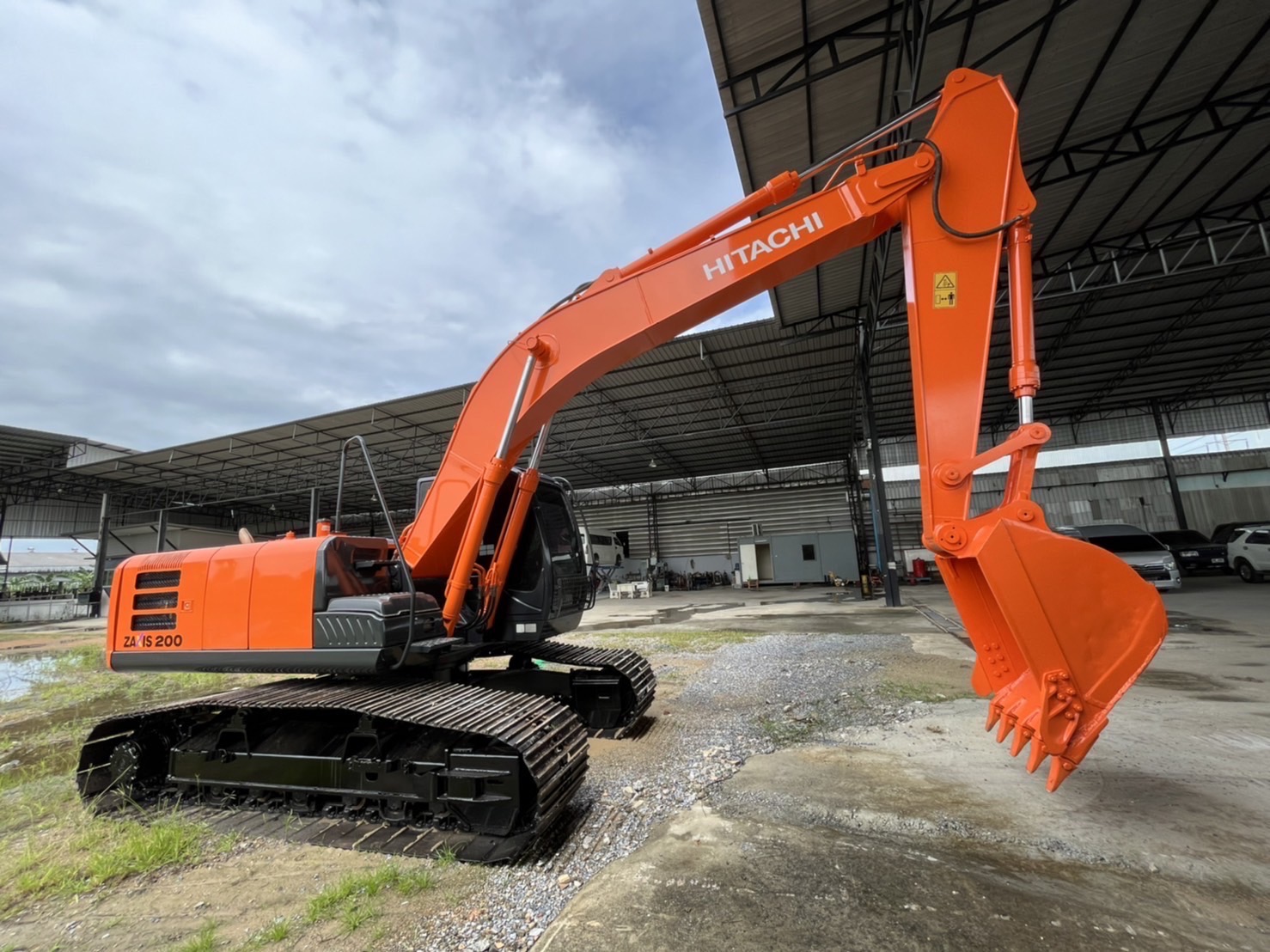 เดิม ๆ เจ้าของขับเอง 1,490,000 บาท HITACHI ZX200-5G เดิม ๆ เจ้าของขับเอง 1,490,000 บาท HITACHI ZX200-5G