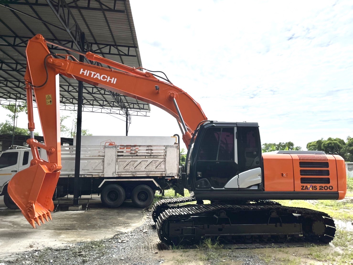 เดิม ๆ เจ้าของขับเอง 1,490,000 บาท HITACHI ZX200-5G เดิม ๆ เจ้าของขับเอง 1,490,000 บาท HITACHI ZX200-5G