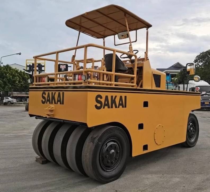 รถบด 9 ล้อยาง รุ่นพิมพ์นิยม 495,000 บาท SAKAI รถบด 9 ล้อยาง รุ่นพิมพ์นิยม 495,000 บาท SAKAI
