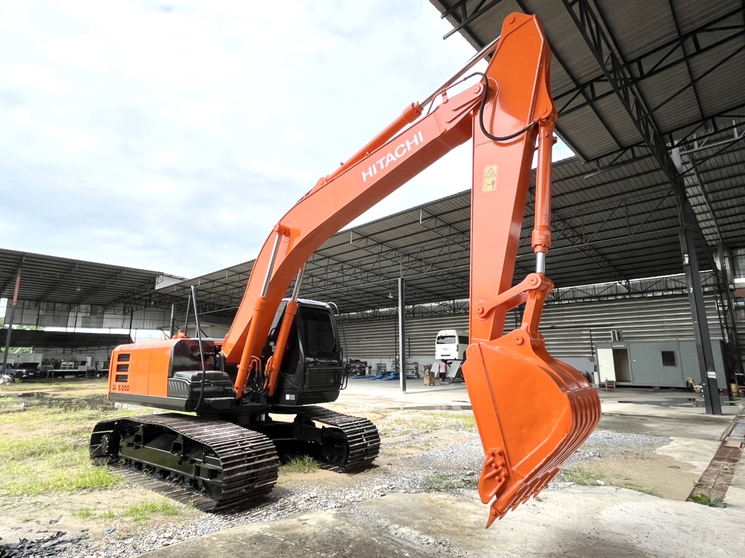 เดิม ๆ เจ้าของขับเอง 1,490,000 บาท HITACHI ZX200-5G เดิม ๆ เจ้าของขับเอง 1,490,000 บาท HITACHI ZX200-5G