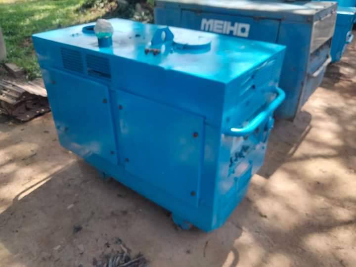 เครื่องเชื่อมสนาม