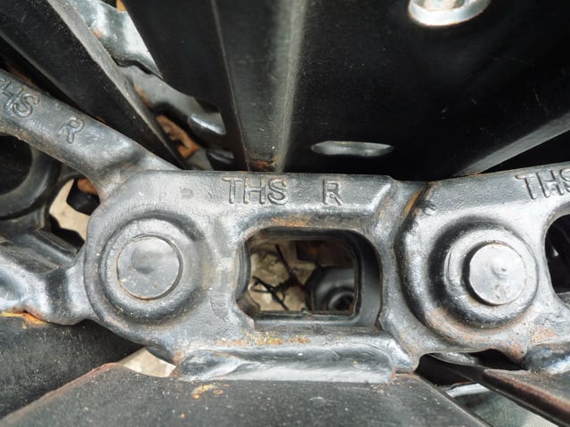 โซ่แทรค TRB PC30-6-300MM โซ่แทรค TRB PC30-6-300MM