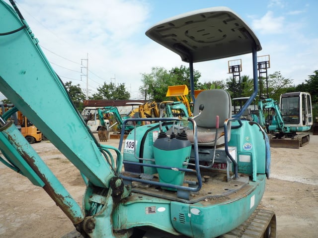 รถขุด KOMATSU PC27R-8 ลดราคา สภาพพร้อมใช้งาน