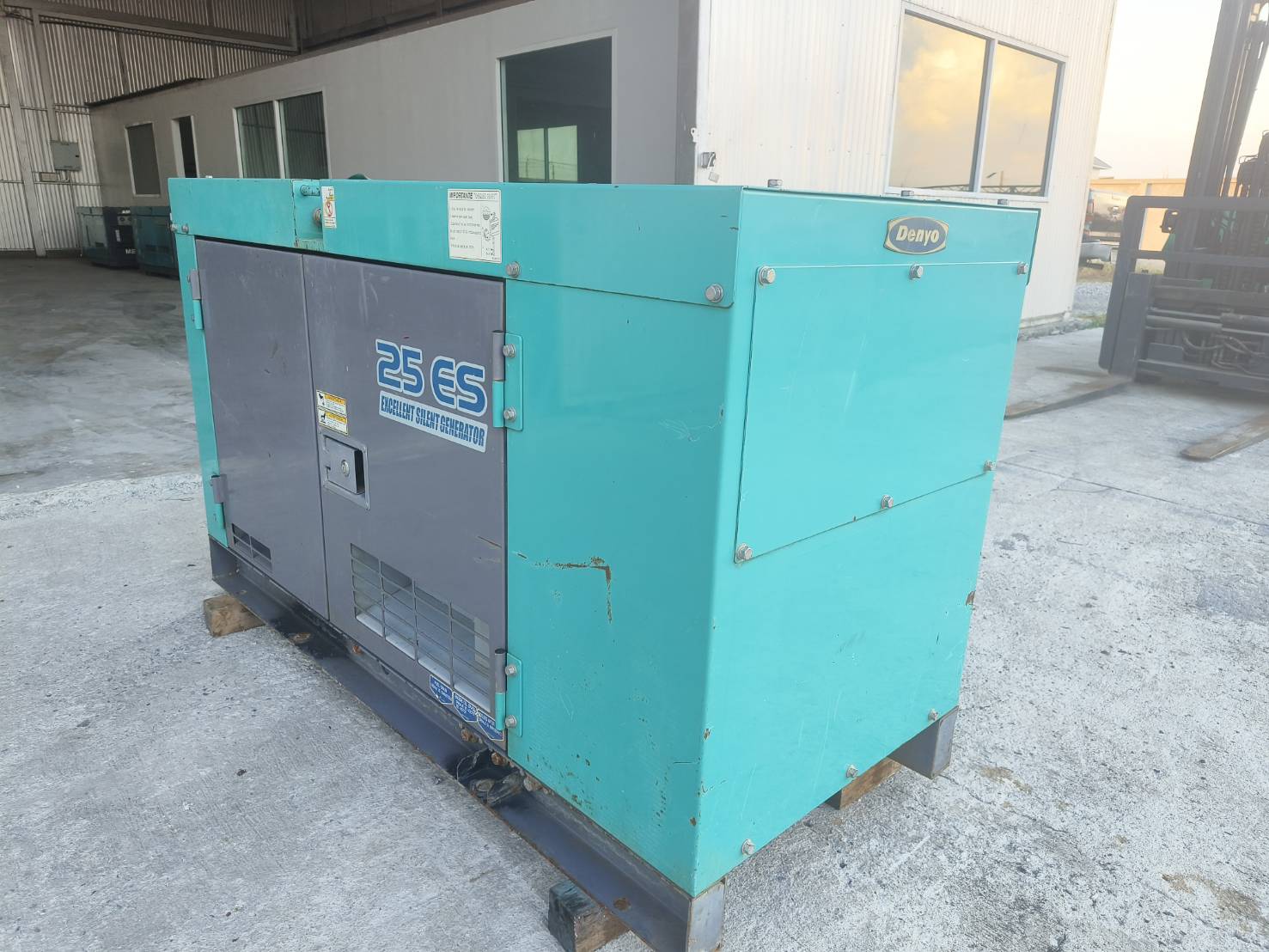 เครื่องปั่นไฟ 25kva DENYO DCA-25ESK ชั่วโมง: 1,746
