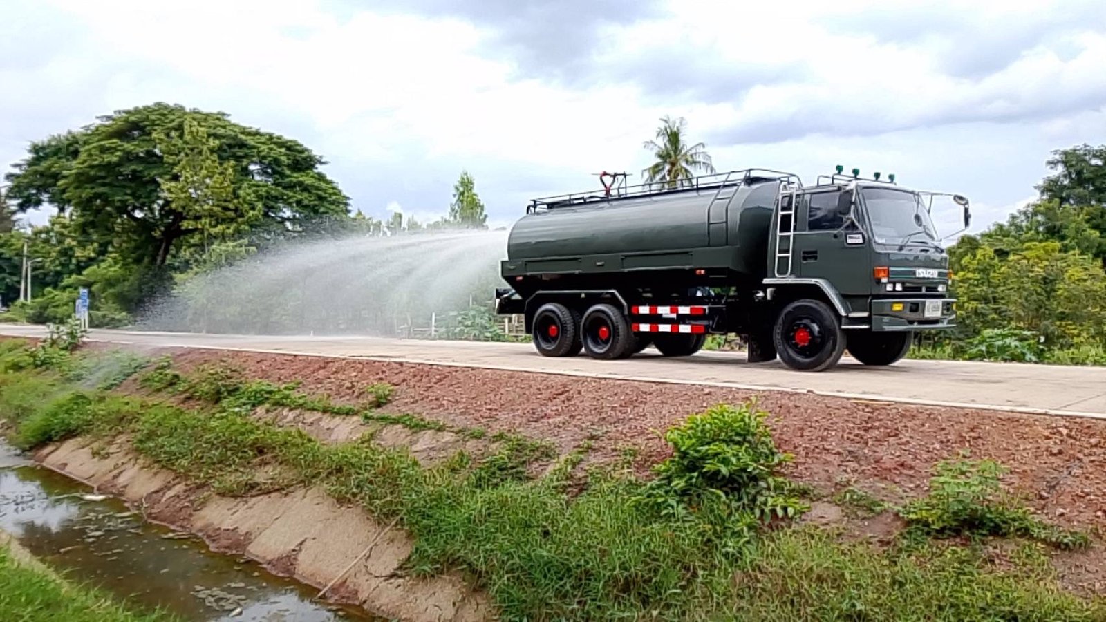 รถน้ำ Isuzu 10ล้อ 2เพลา 230เเรง #QW