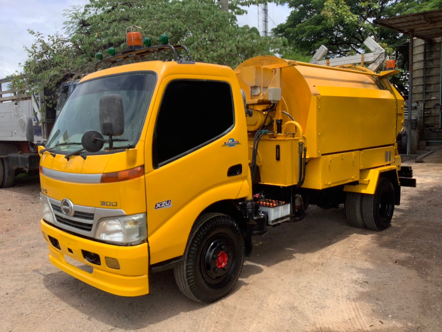 รถย่อยไม้ Hino 6ล้อ ยูโร2 ปี54