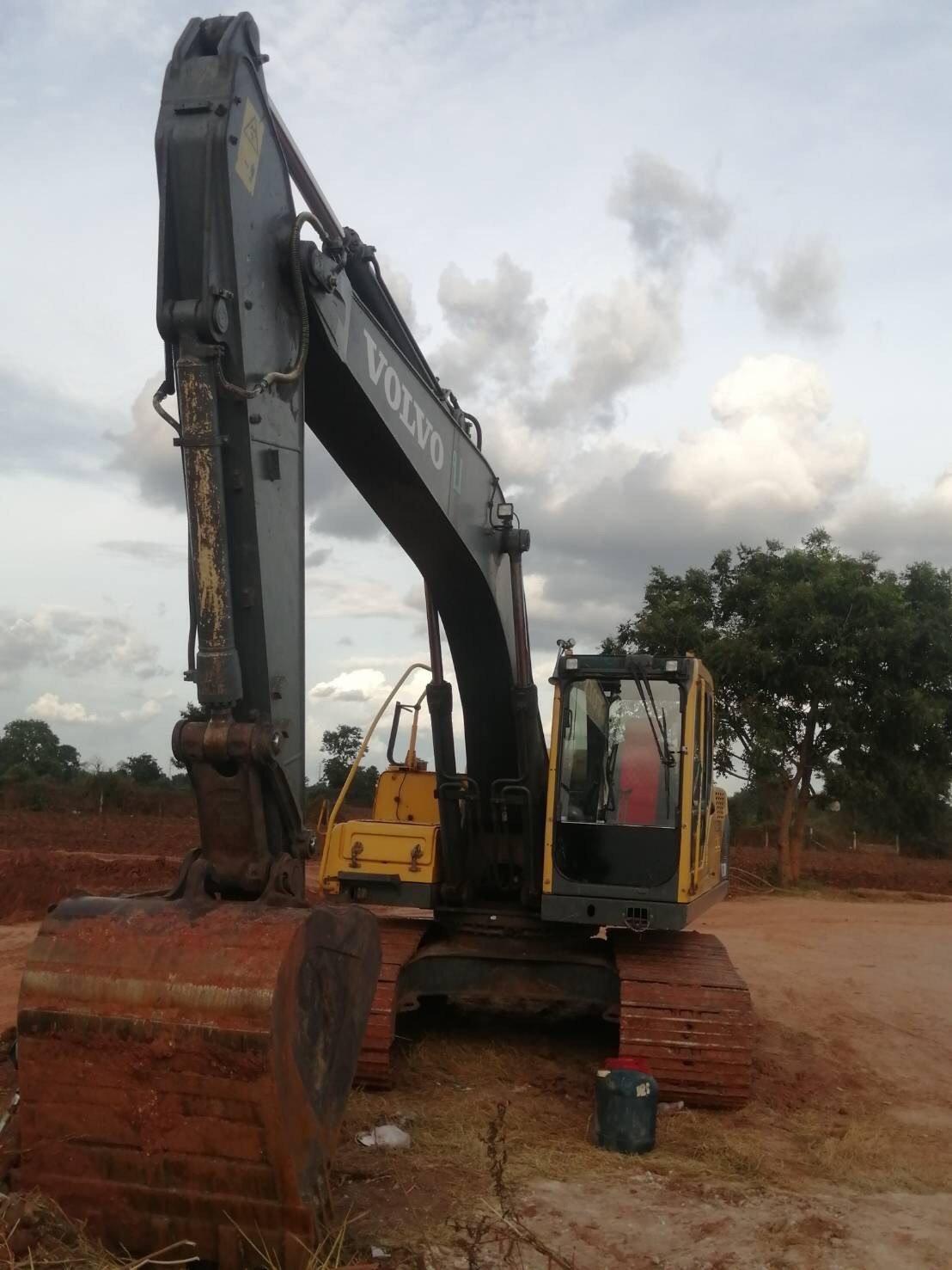 แบคโฮ VOLVO EC210B พร้อมใช้งาน