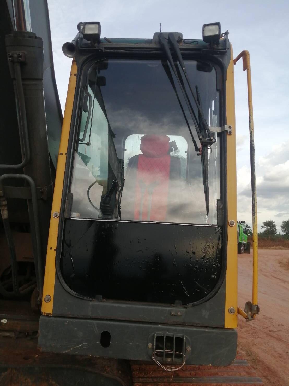 แบคโฮ VOLVO EC210B พร้อมใช้งาน แบคโฮ VOLVO EC210B พร้อมใช้งาน