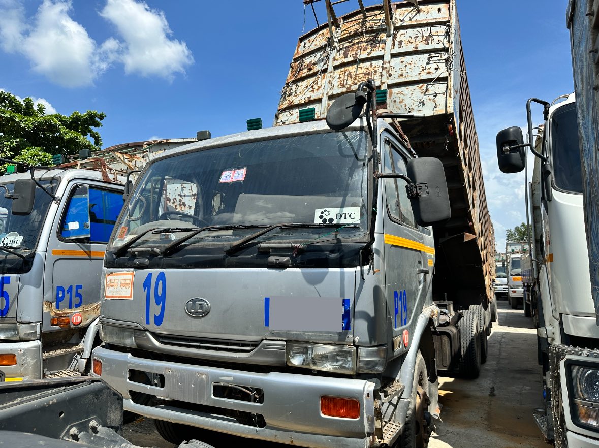 Nissan UD 260 ปี 2548 สองเพลา พ่วงแม่ลูก พร้อมใช้งาน ตามสะภาพ Nissan UD 260 ปี 2548 สองเพลา พ่วงแม่ลูก พร้อมใช้งาน ตามสะภาพ