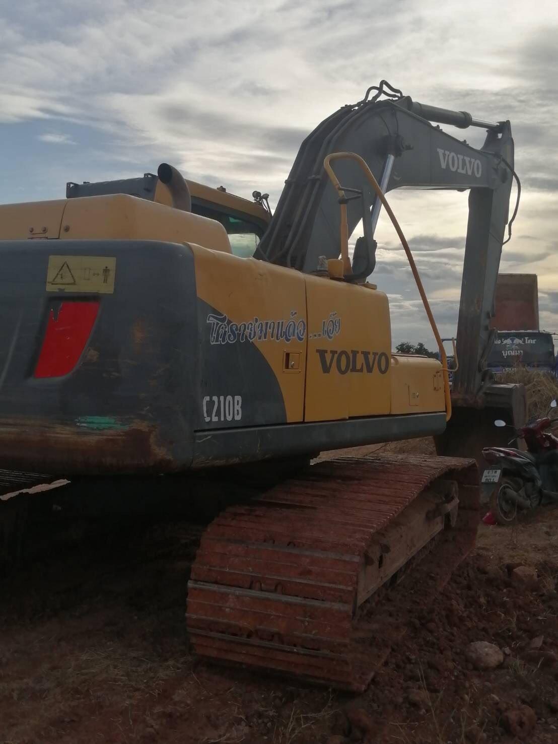 แบคโฮ VOLVO EC210B พร้อมใช้งาน