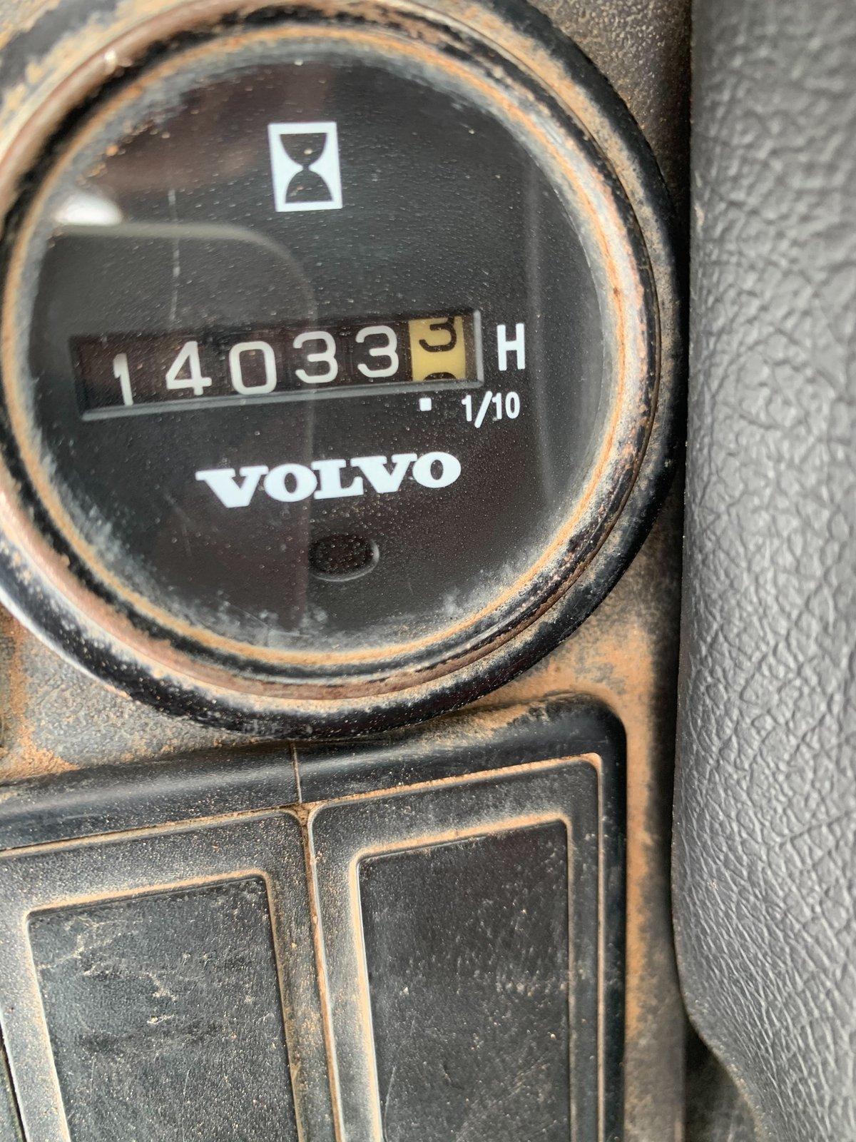 แบคโฮ VOLVO EC210B พร้อมใช้งาน แบคโฮ VOLVO EC210B พร้อมใช้งาน