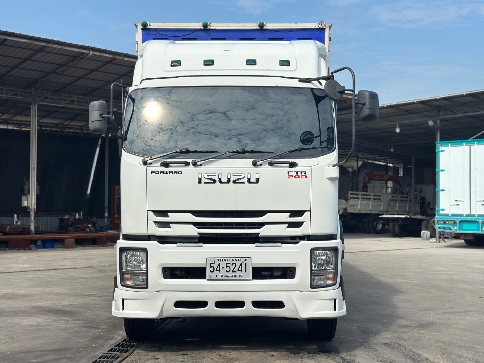 6ล้อISUZU FTR 240แรง ปี2562 ตู้10บานยาว7.7เมตรพร้อมระบบลากพ่วง 6ล้อISUZU FTR 240แรง ปี2562 ตู้10บานยาว7.7เมตรพร้อมระบบลากพ่วง