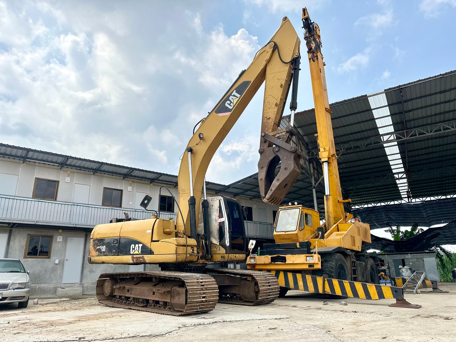 รถแบคโฮหัวคีบ CAT 320D พร้อมใช้งาน เตยรถบรรทุก