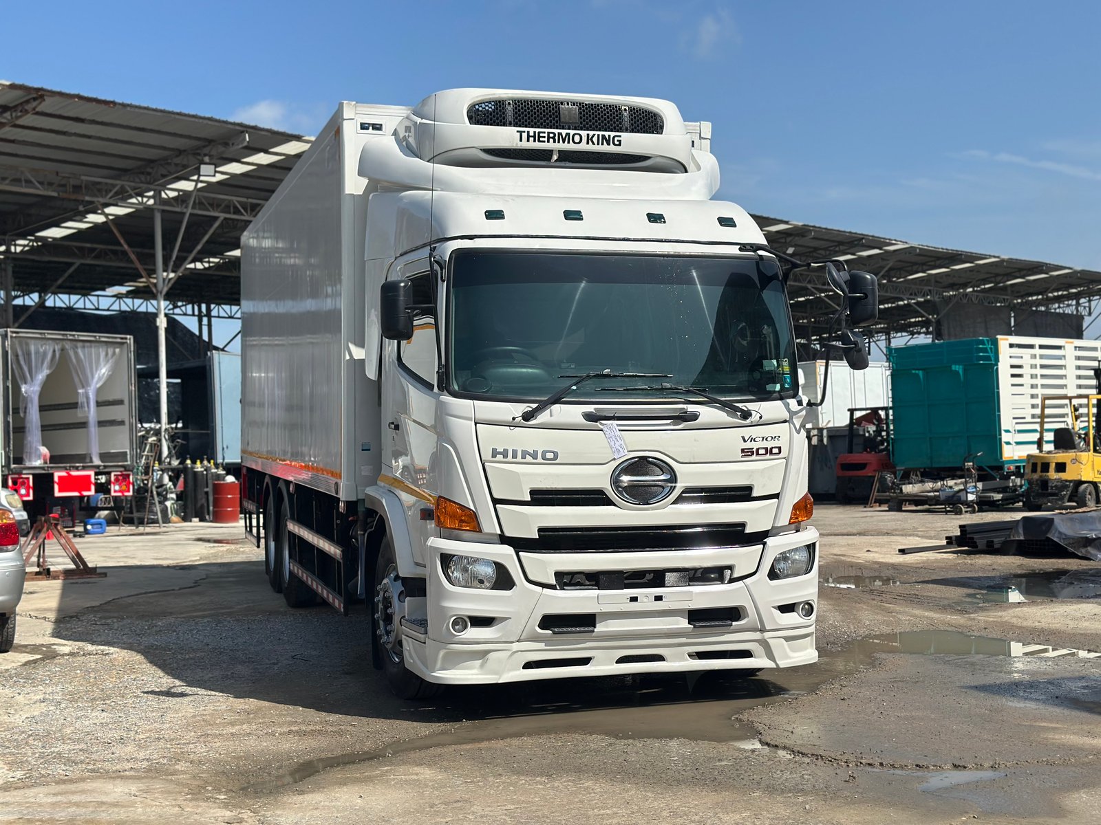 10ล้อตู้เย็น HINO VICTOR 260แรง พร้อมลิฟท์ท้าย ปี60