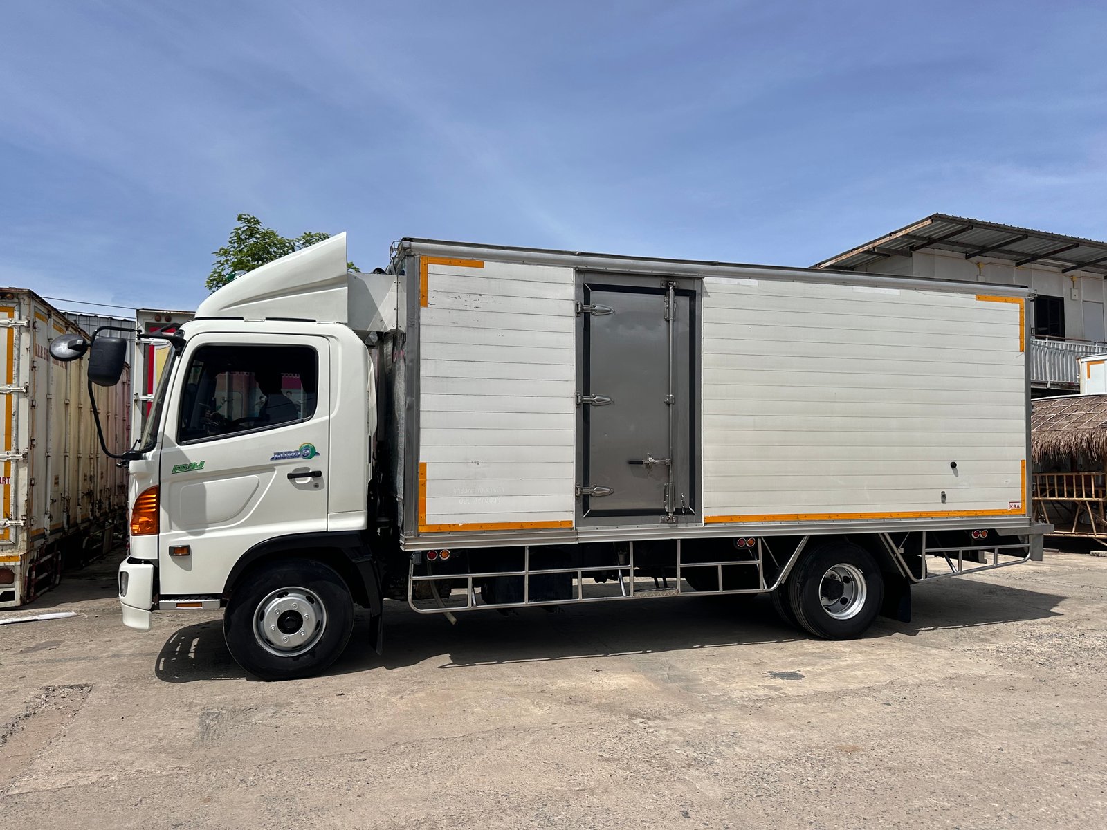 6ล้อ HINO FC9J 175แรงปี2560 อุณหภูมิ ยาว5.46 เมตร