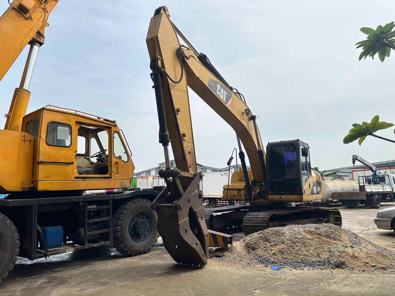 รถแบคโฮหัวคีบ CAT 320D พร้อมใช้งาน เตยรถบรรทุก