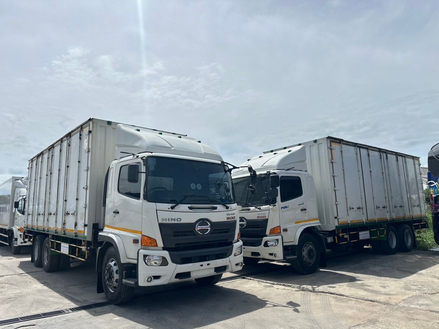 10ล้อเพิ่มเพลา HINO VICTOR FL8J 240แรง ปี2561 ตู้แห้งยาว7.55เมตร