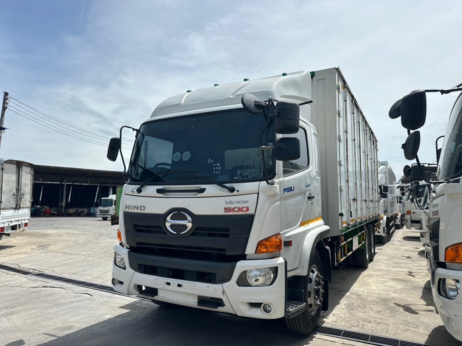 10ล้อเพิ่มเพลา HINO VICTOR FL8J 240แรง ปี2561 ตู้แห้งยาว7.55เมตร 10ล้อเพิ่มเพลา HINO VICTOR FL8J 240แรง ปี2561 ตู้แห้งยาว7.55เมตร