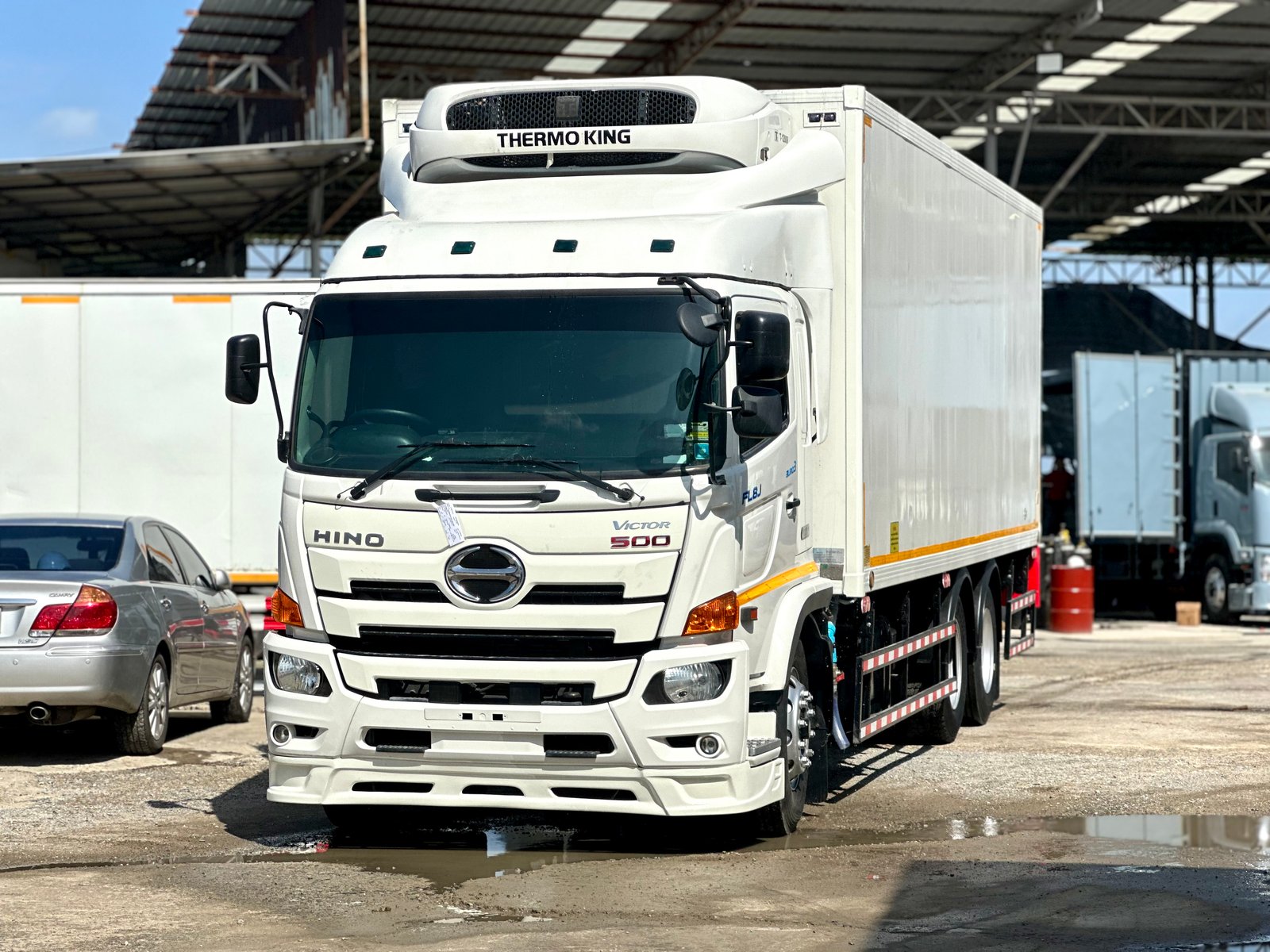 10ล้อตู้เย็น HINO VICTOR 260แรง พร้อมลิฟท์ท้าย ปี60