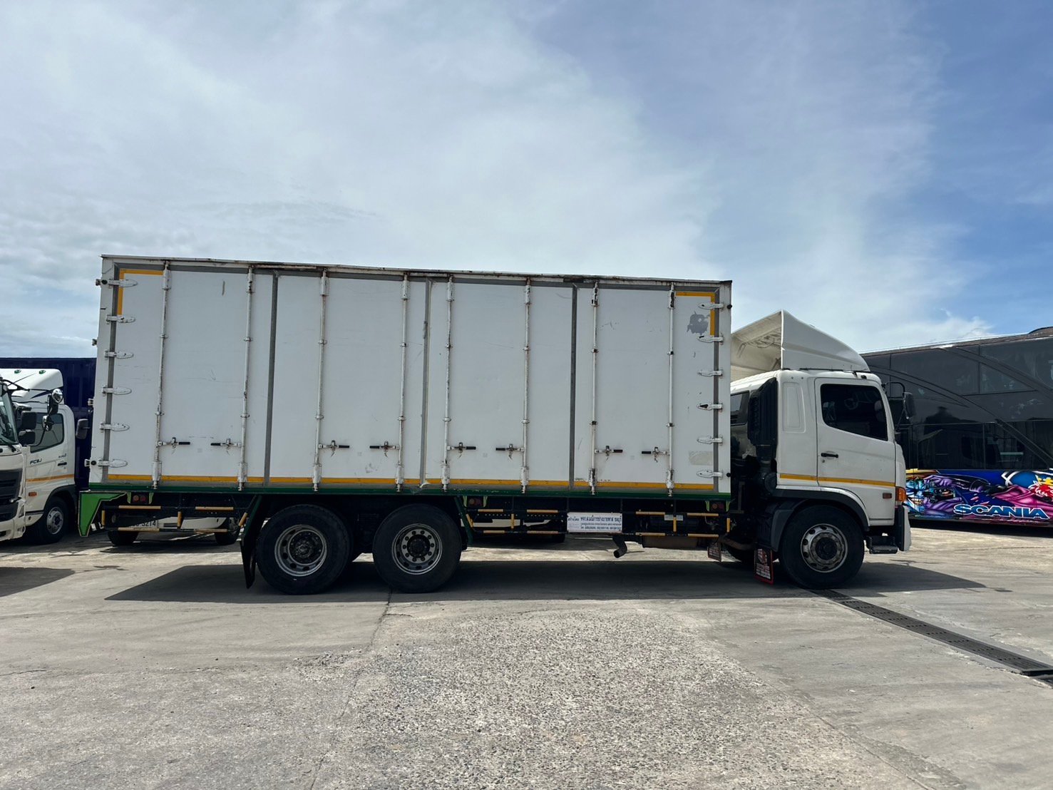 10ล้อเพิ่มเพลา HINO VICTOR FL8J 240แรง ปี2561 ตู้แห้งยาว7.55เมตร 10ล้อเพิ่มเพลา HINO VICTOR FL8J 240แรง ปี2561 ตู้แห้งยาว7.55เมตร