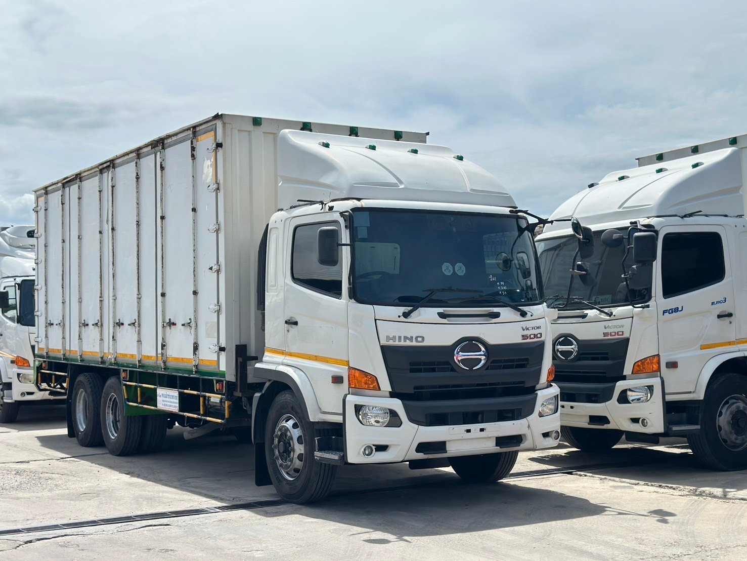 10ล้อเพิ่มเพลา HINO VICTOR FL8J 240แรง ปี2561 ตู้แห้งยาว7.55เมตร 10ล้อเพิ่มเพลา HINO VICTOR FL8J 240แรง ปี2561 ตู้แห้งยาว7.55เมตร
