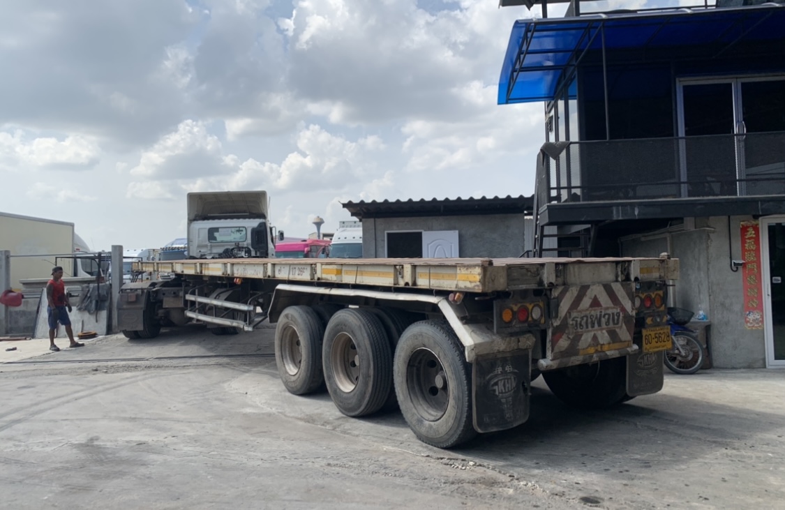 หางพื้นเรียบ3เพลา สามิตร 
ปี55 ยาว 12.5 เมตร
พร้อมทวีตล็อก 8 ตัว หางพื้นเรียบ3เพลา สามิตร 
ปี55 ยาว 12.5 เมตร
พร้อมทวีตล็อก 8 ตัว