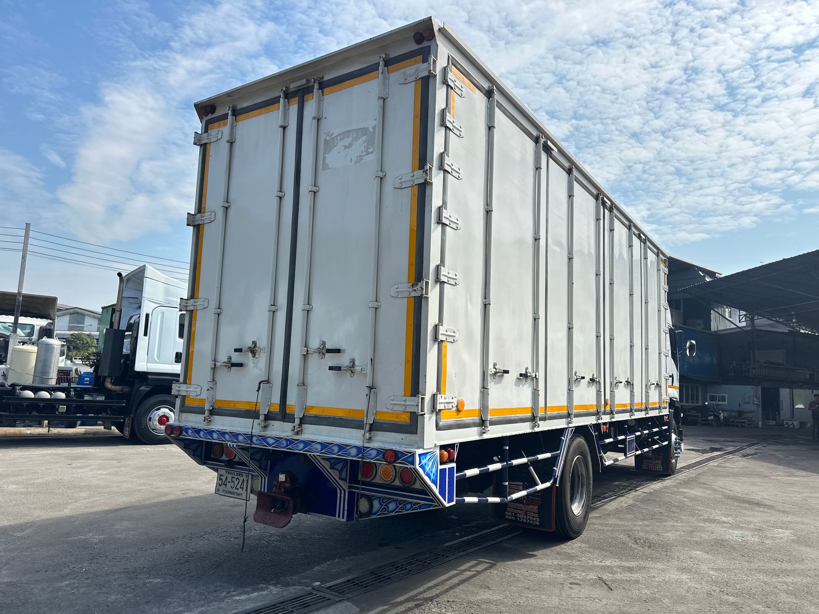 6ล้อISUZU FTR 240แรง ปี2562 ตู้10บานยาว7.7เมตรพร้อมระบบลากพ่วง