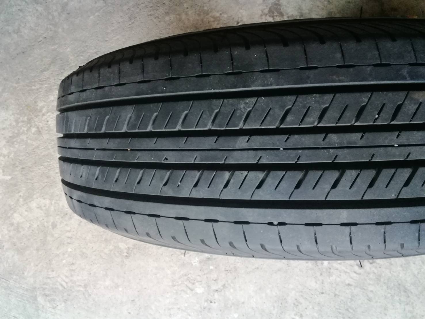 ขายยาง Bridgestone Duravis R611  205-70-15  ปี 2021  ยกชุด 4,000 บาท