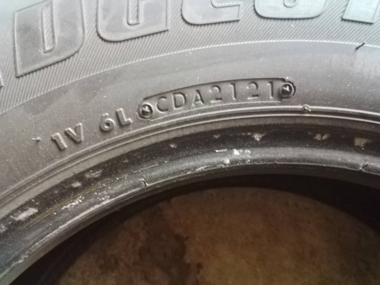 ขายยาง Bridgestone Duravis R611  205-70-15  ปี 2021  ยกชุด 4,000 บาท