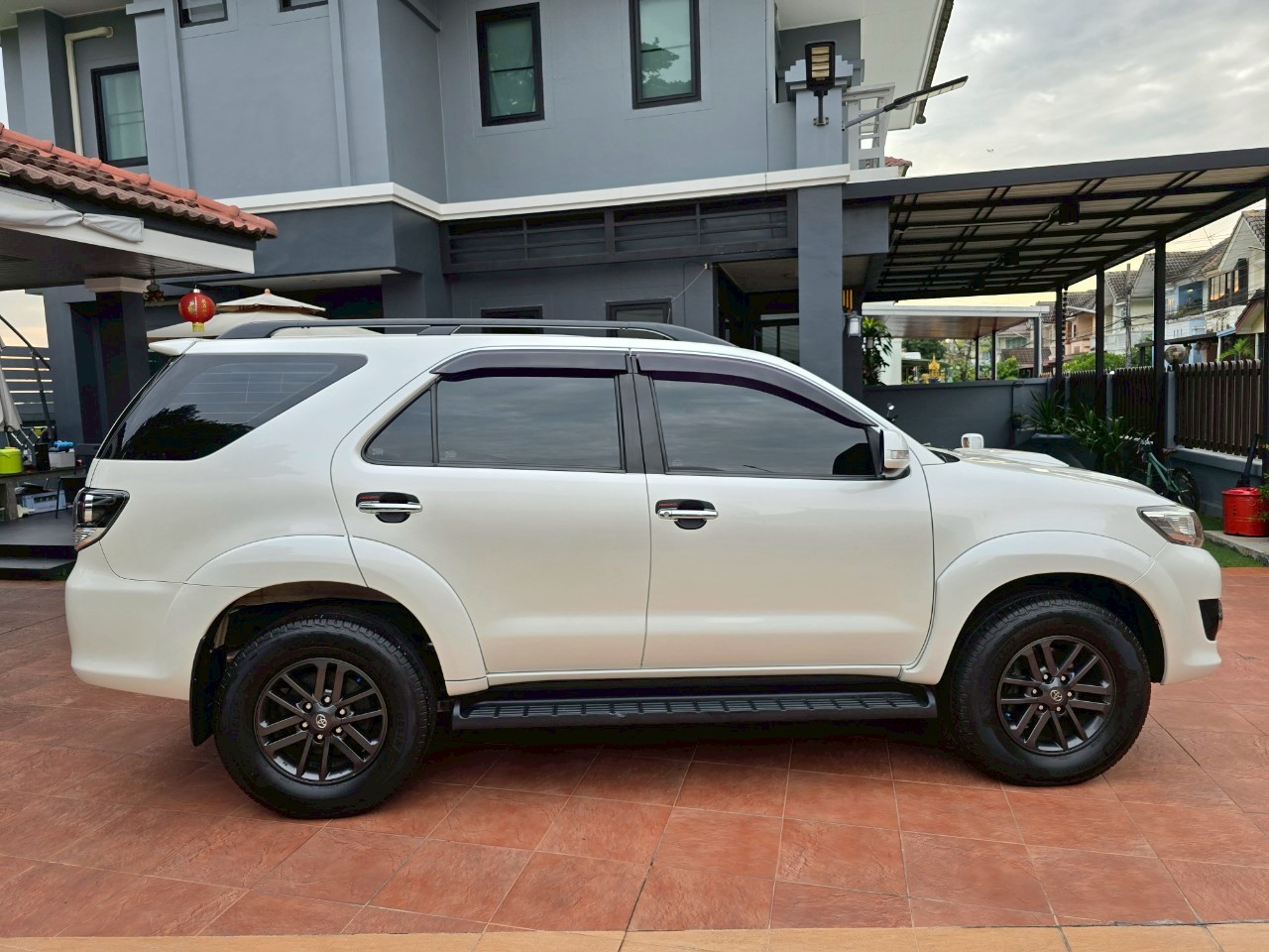 TOYOTA FORTUNER 3.0V AUTO ปี 2015
