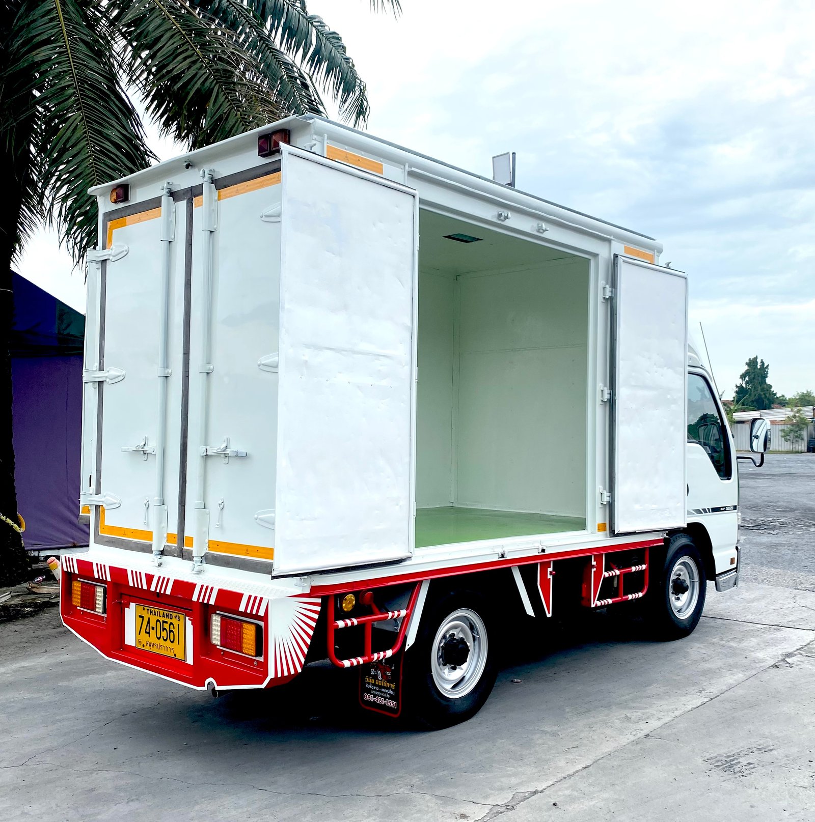 รถ ISUZU NKR 100 แรง เทอร์โบ รถห้างแท้ (4 ล้อไม่ติดเวลา) แหนบหน้า เพลาลอย ตู้แห้ง 6 บาน
