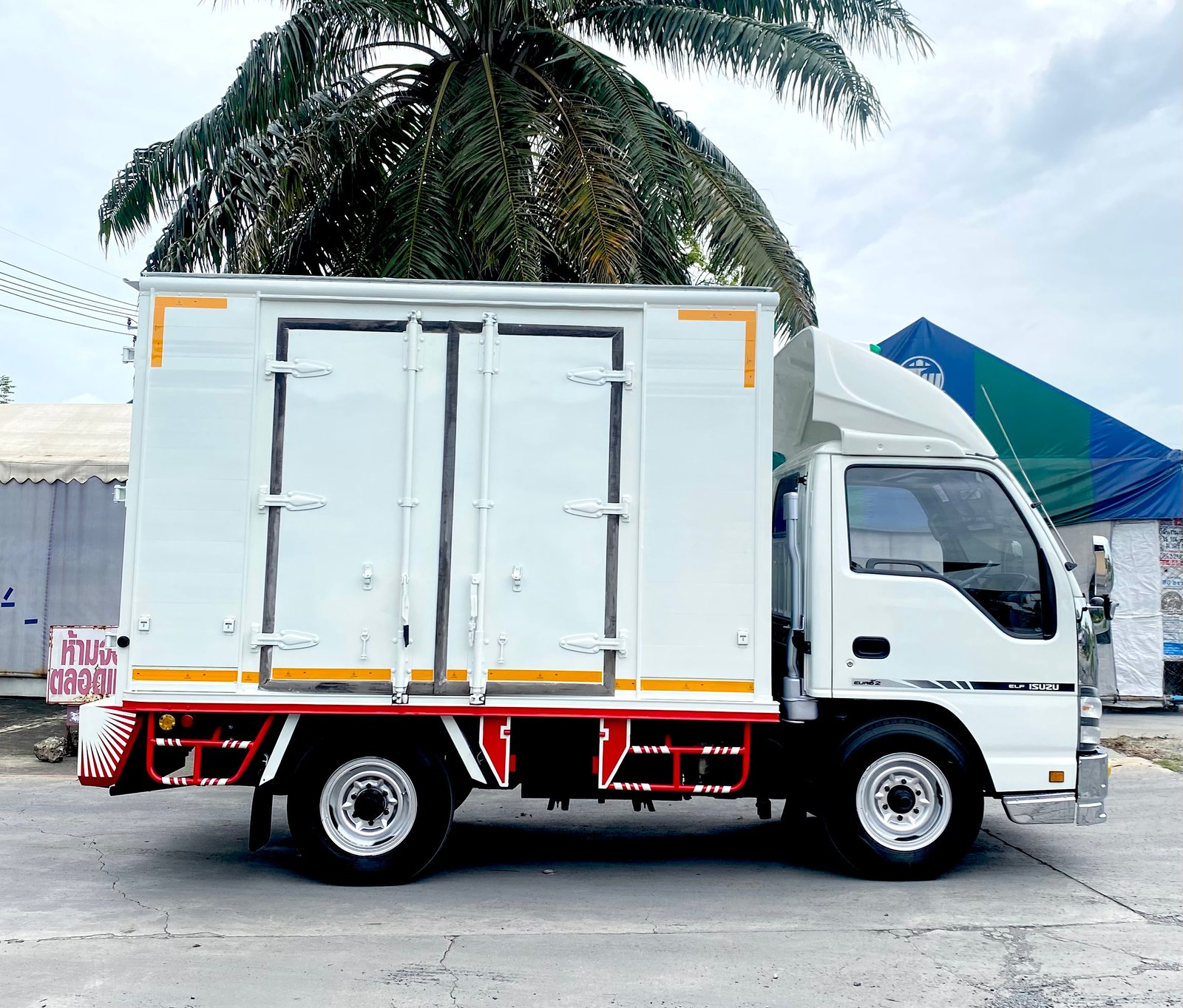 รถ ISUZU NKR 100 แรง เทอร์โบ รถห้างแท้ (4 ล้อไม่ติดเวลา) แหนบหน้า เพลาลอย ตู้แห้ง 6 บาน