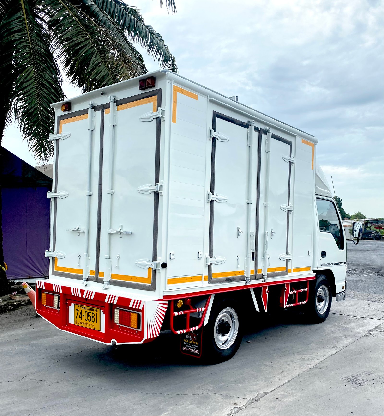 รถ ISUZU NKR 100 แรง เทอร์โบ รถห้างแท้ (4 ล้อไม่ติดเวลา) แหนบหน้า เพลาลอย ตู้แห้ง 6 บาน รถ ISUZU NKR 100 แรง เทอร์โบ รถห้างแท้ (4 ล้อไม่ติดเวลา) แหนบหน้า เพลาลอย ตู้แห้ง 6 บาน