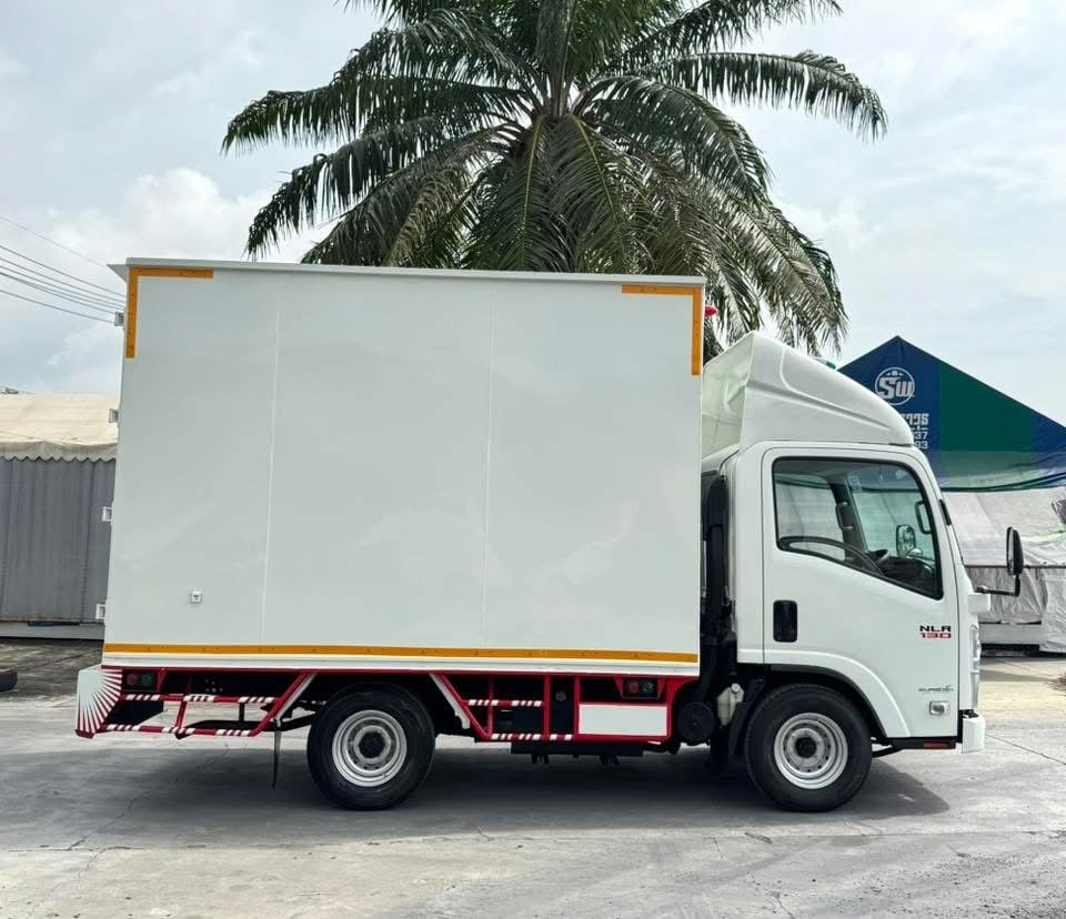 รถ ISUZU NLR 130 แรง ปี 2563  (รถห้างแท้ ) (4 ล้อไม่ติดเวลา) รุ่นใหม่  ไมล์น้อย รถสวย มือเดียว #ตู้แห้ง #ยาว3.30 ม. กว้าง 1.80 ม.