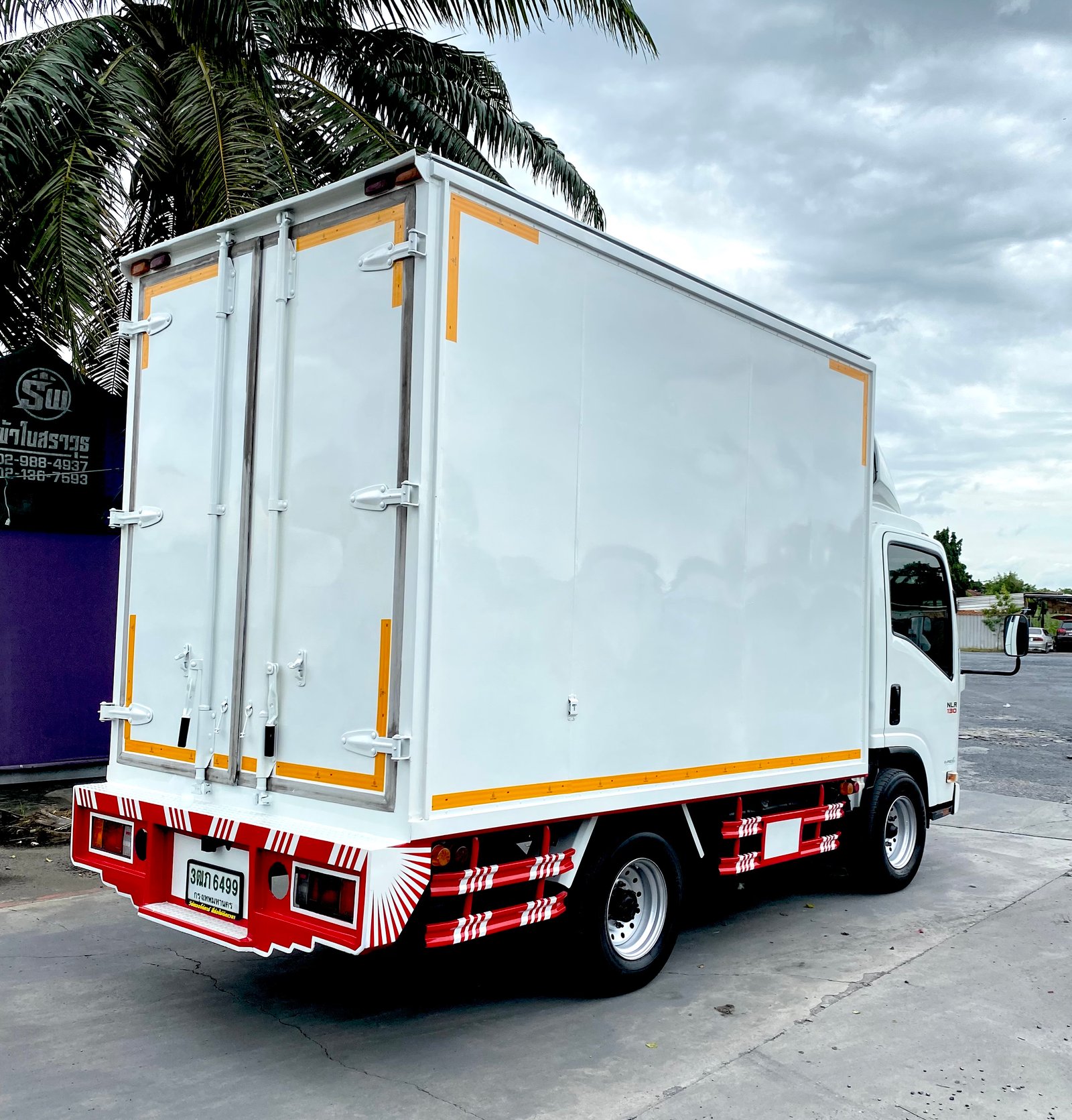 รถ ISUZU NLR 130 แรง ปี 2565 (รถห้างแท้ ) #35,783 มือเดียว สวยมาก #ตู้แห้ง #ยาว3.25 ม. #กว้าง1.90ม.