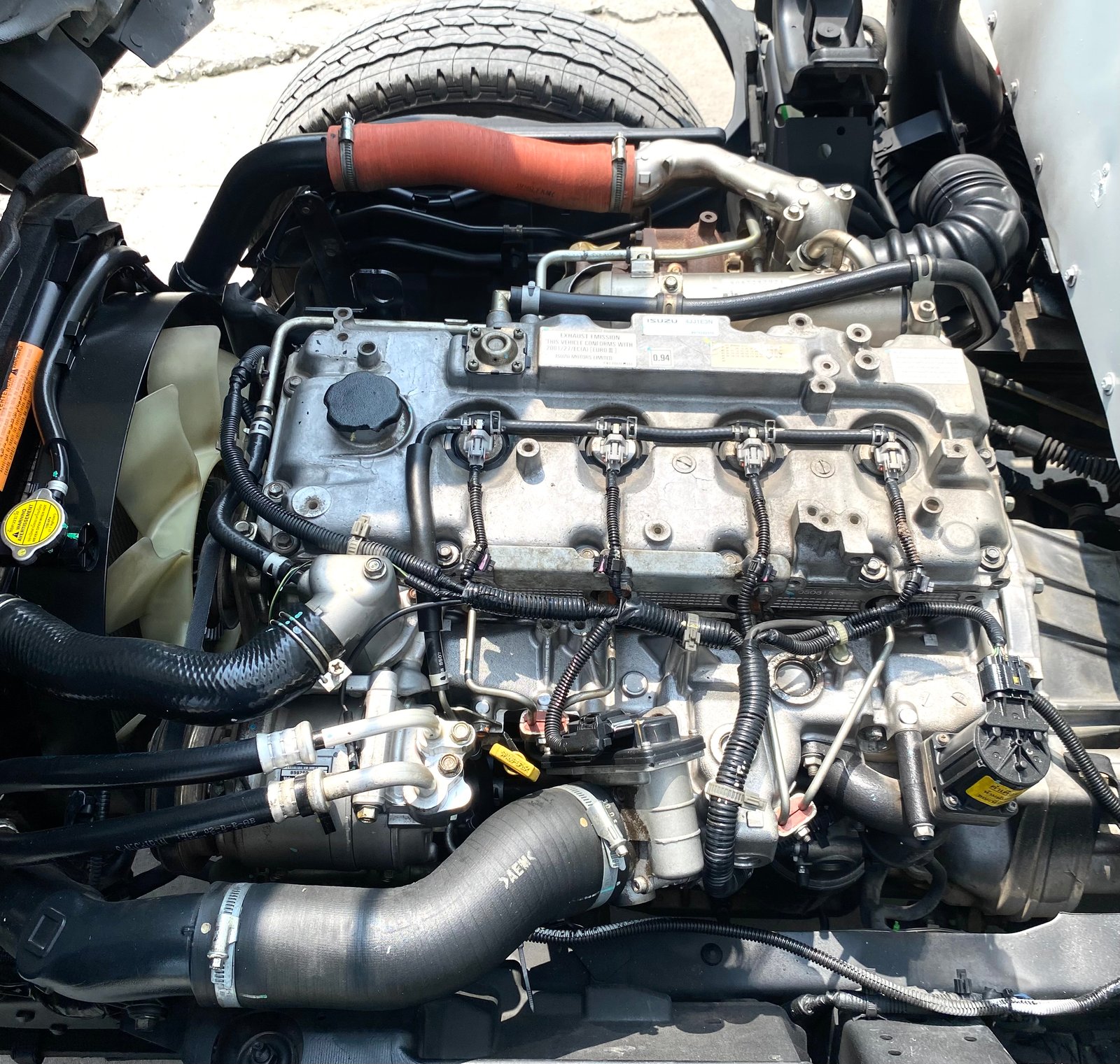 รถ ISUZU NLR 130 แรง ปี 2561 (รถห้างแท้ ) (4 ล้อไม่ติดเวลา) ตู้แห้งเปิด 3 บาน ยาว 3.30 ม. รุ่นใหม่ ไมล์น้อย รถสวย มือเดียว
