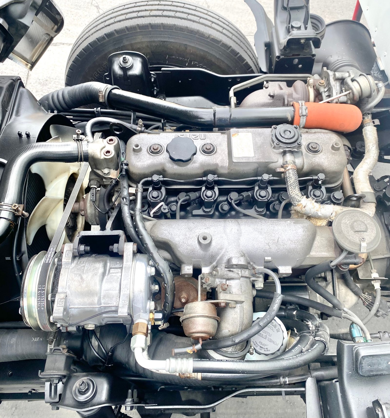 รถ ISUZU NKR 100 แรง เทอร์โบ รถห้างแท้ (4 ล้อไม่ติดเวลา) แหนบหน้า เพลาลอย ตู้แห้ง 6 บาน