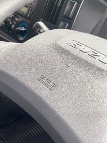 รถ ISUZU NLR 130 แรง ปี 2561 (รถห้างแท้ ) (4 ล้อไม่ติดเวลา) ตู้แห้งเปิด 3 บาน ยาว 3.30 ม. รุ่นใหม่ ไมล์น้อย รถสวย มือเดียว