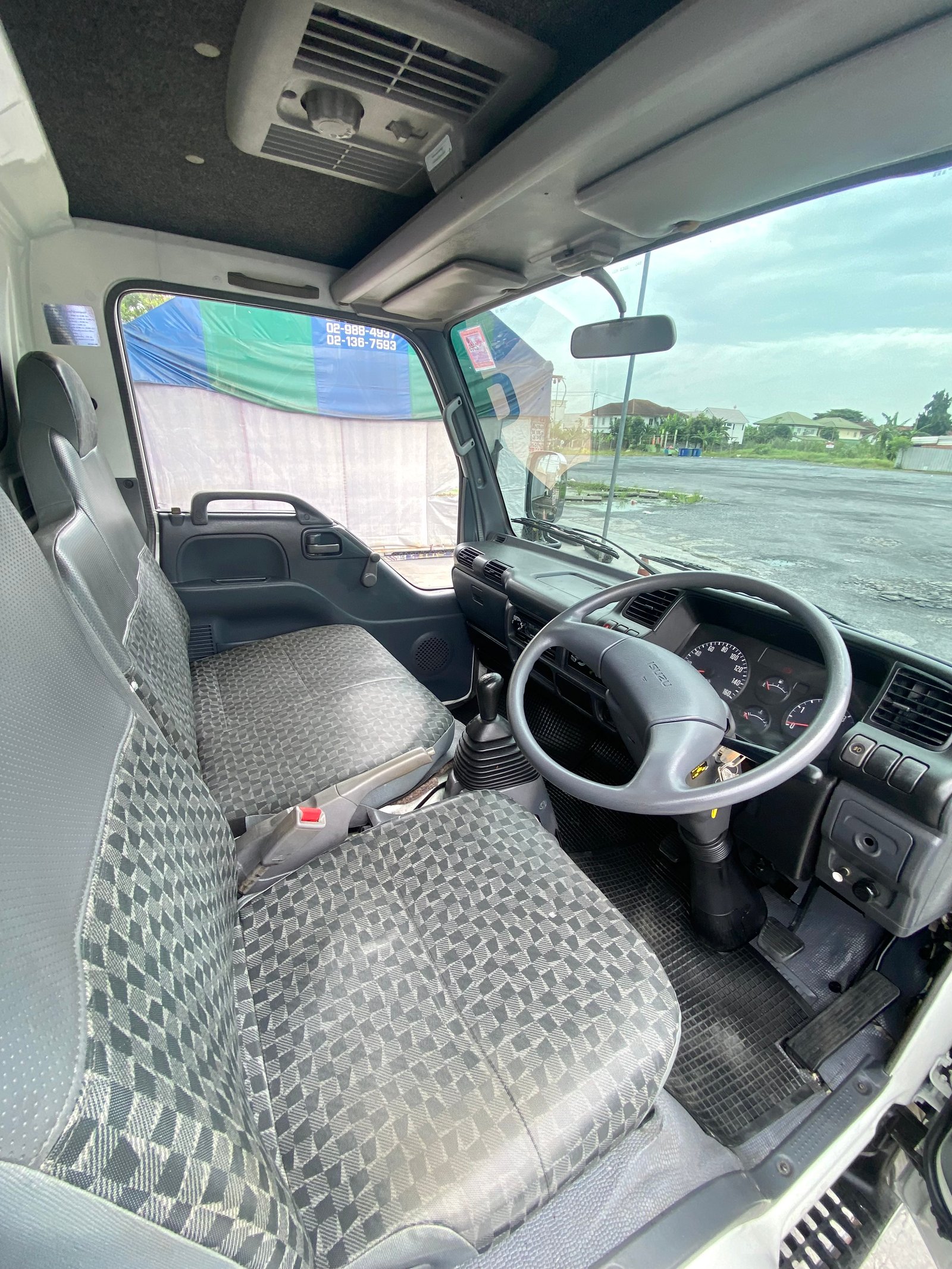 รถ ISUZU NKR 100 แรง เทอร์โบ รถห้างแท้ (4 ล้อไม่ติดเวลา) แหนบหน้า เพลาลอย ตู้แห้ง 6 บาน