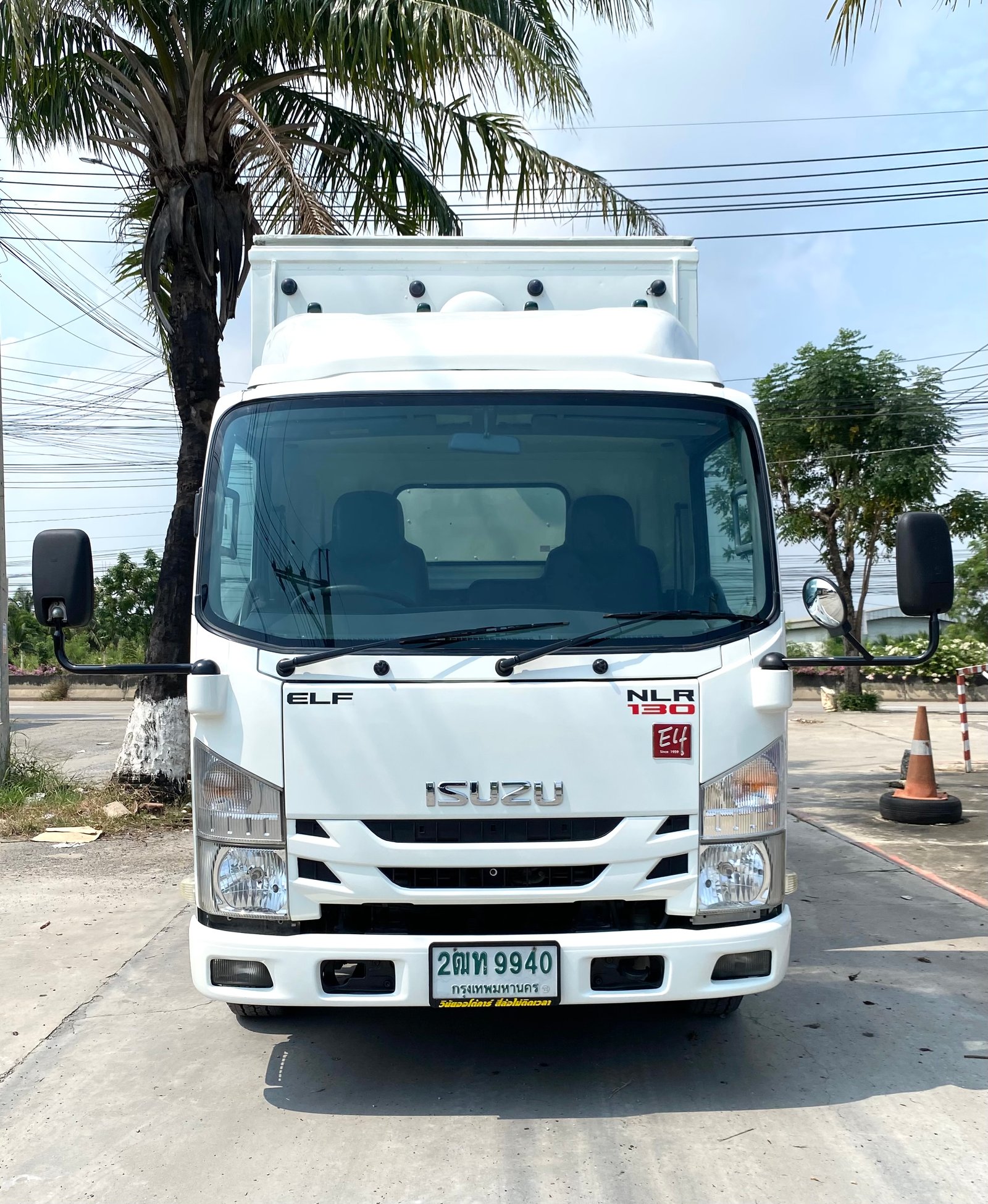 รถ ISUZU NLR 130 แรง ปี 2561 (รถห้างแท้ ) (4 ล้อไม่ติดเวลา) ตู้แห้งเปิด 3 บาน ยาว 3.30 ม. รุ่นใหม่ ไมล์น้อย รถสวย มือเดียว