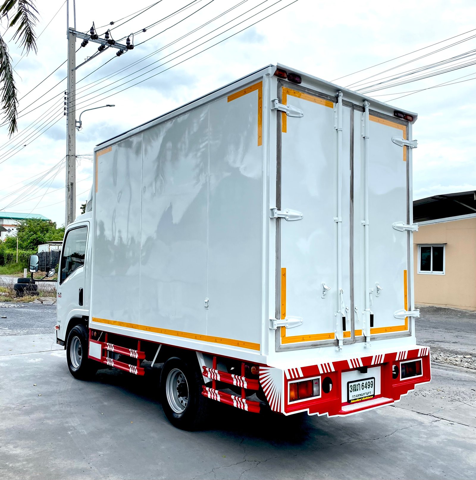 รถ ISUZU NLR 130 แรง ปี 2565 (รถห้างแท้ ) #35,783 มือเดียว สวยมาก #ตู้แห้ง #ยาว3.25 ม. #กว้าง1.90ม.