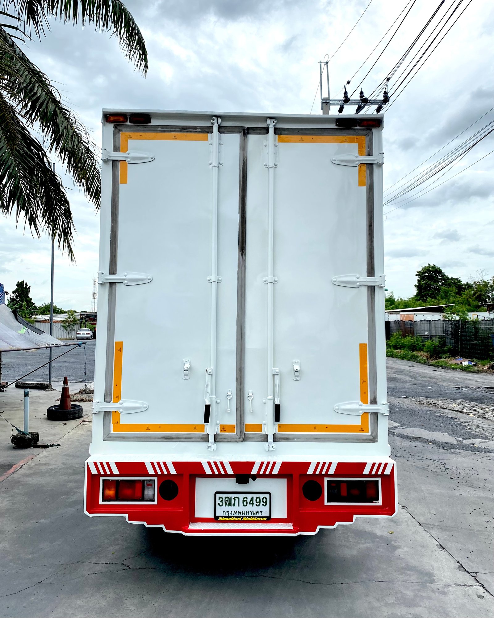 รถ ISUZU NLR 130 แรง ปี 2565 (รถห้างแท้ ) #35,783 มือเดียว สวยมาก #ตู้แห้ง #ยาว3.25 ม. #กว้าง1.90ม.