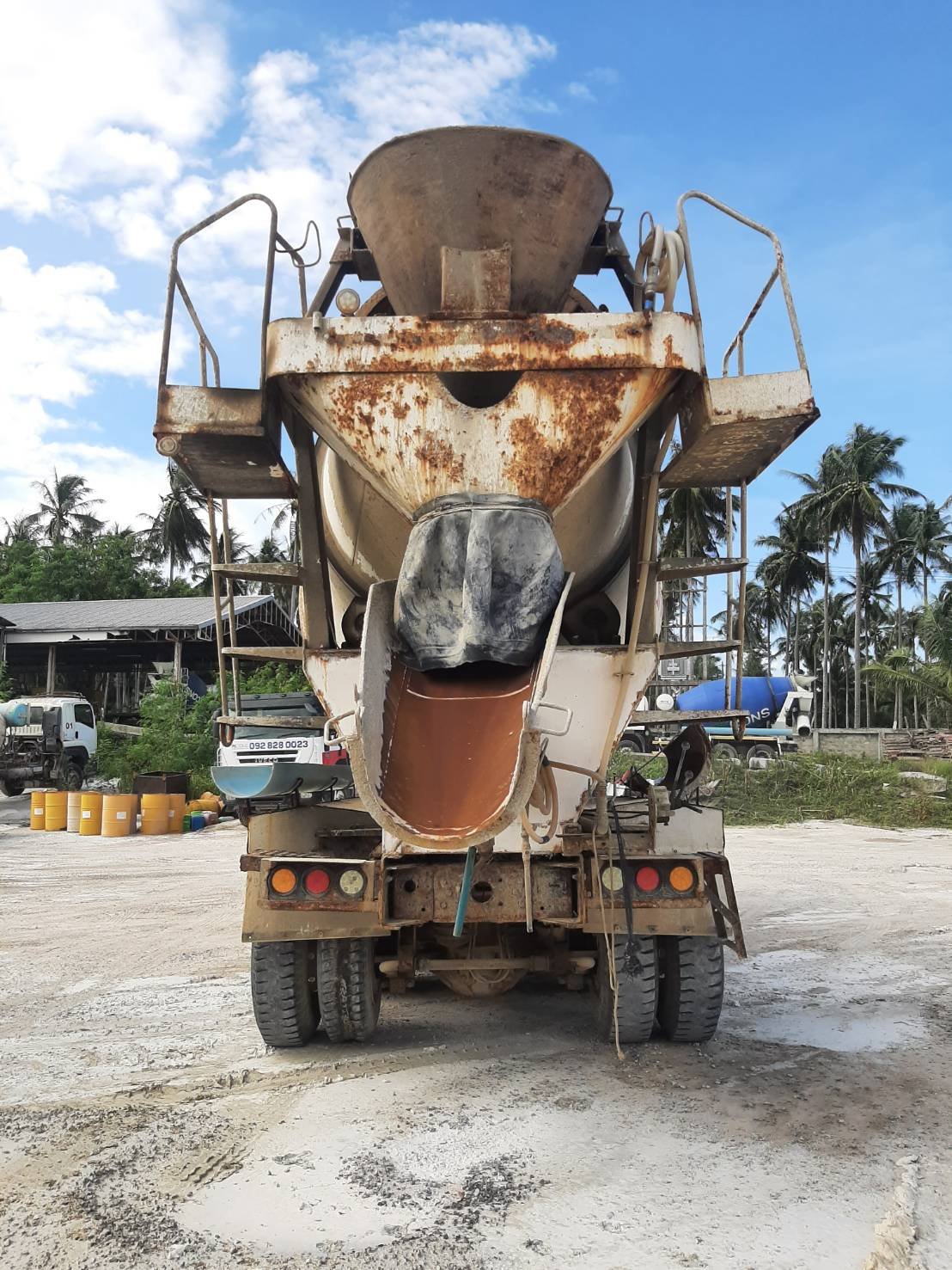 ขายรถบรรทุก Iveco คอนกรีตผสมเหลว สภาพพร้อมใช้งาน สนใจติดต่อคุณ ปู 084-9186537 ขายรถบรรทุก Iveco คอนกรีตผสมเหลว สภาพพร้อมใช้งาน สนใจติดต่อคุณ ปู 084-9186537